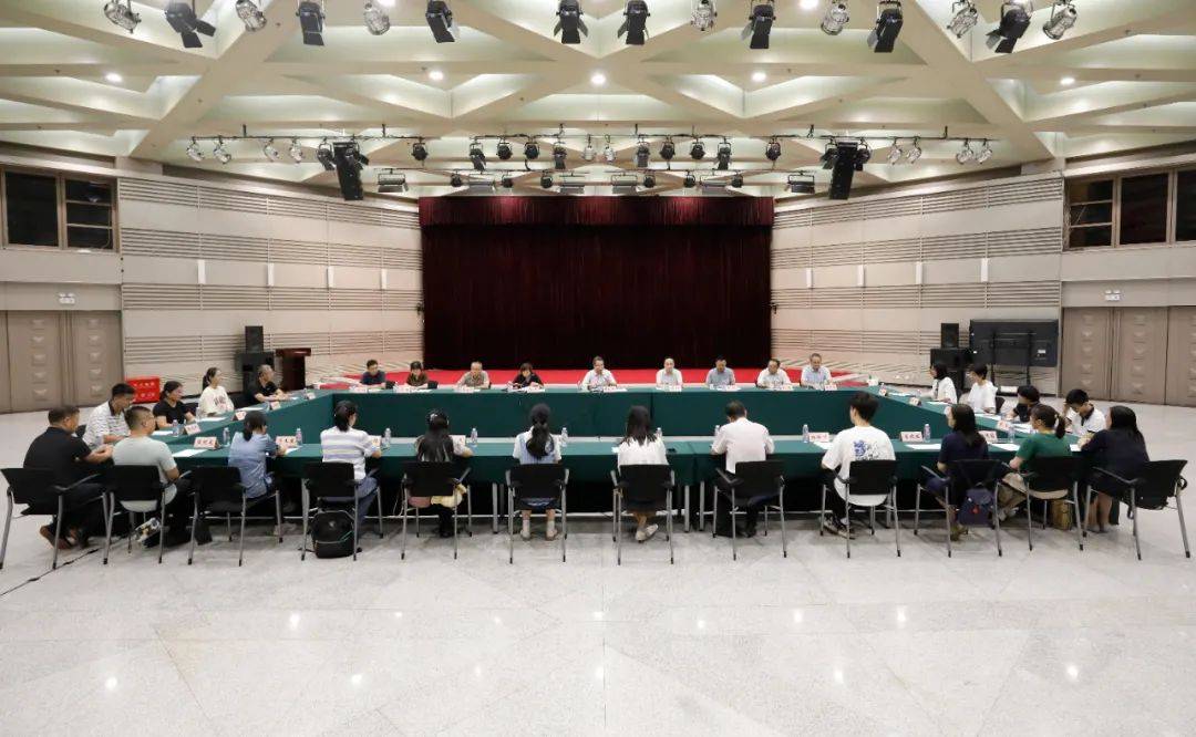 国家知识产权局职工子女10人被清华北大录取，局长开座谈会当面祝贺 