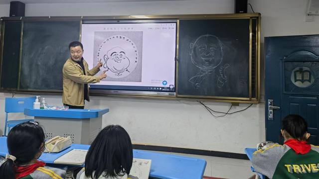 欢乐绘画(中学开设漫画课，学生在创作中收获快乐和力量长江日报2023-12-21 11:58长江日报2023-12-21 11:58)