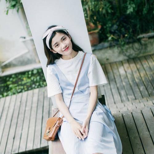 幽默笑话：第一次去男朋友家，看到婆婆年轻时的照片…… 