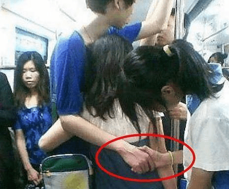 爆笑推荐：兄弟你的胆子可真大，一脚踏两船又快又安全？ 