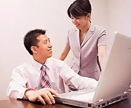 何谓八卦新闻(老公天天和单位女同事微信聊天,谈论一些八卦新闻，我该怎么办湖北妈妈肾衰竭，移植7岁儿子的肾，得救后：我的孩子，你安心走)