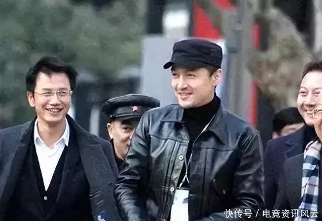 412明星八卦汇总(胡歌亲临上海戏剧学院：考官身份展专业，温情传递演艺之魂江苏一奥迪车主发现车标被人画成毛毛虫，网友：瞬间有灵魂了)