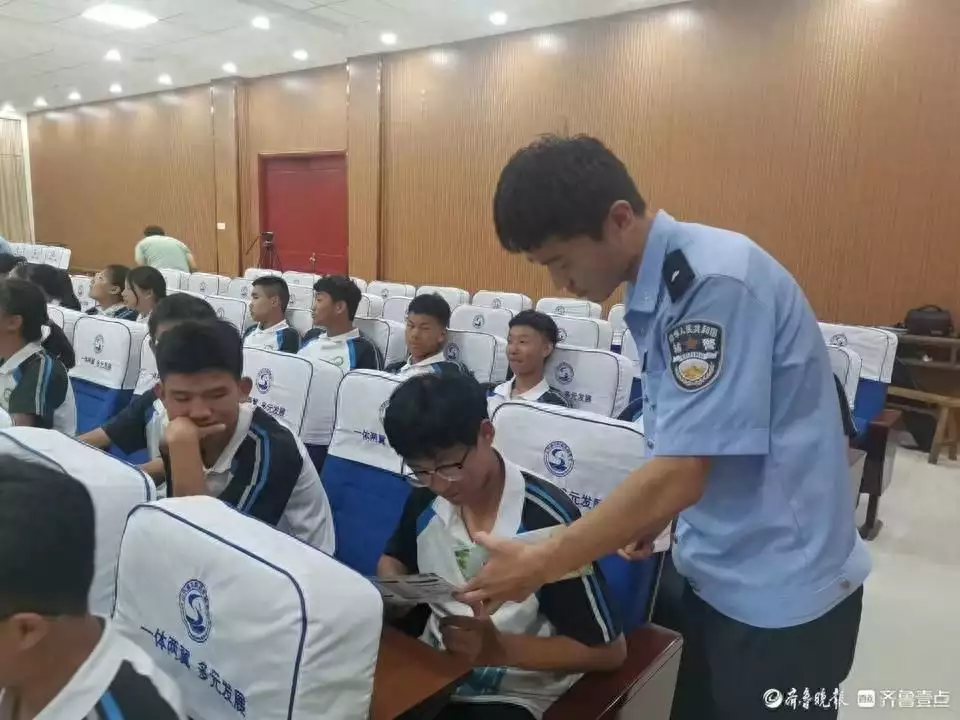 学生网上挣钱最快的平台是什么(反诈不缺席，东阿公安普法宣传教育进校园13岁风靡全美，拒绝迈克尔·杰克逊求婚，因美貌被称世界第八奇迹)