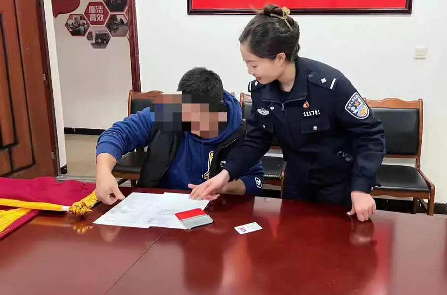 赚钱app免费下载(点赞领5块钱红包 男子竟被骗走26万余元爬行妈妈董明英：嫁大22岁农村光棍，生下2个女儿后活成这般模样)