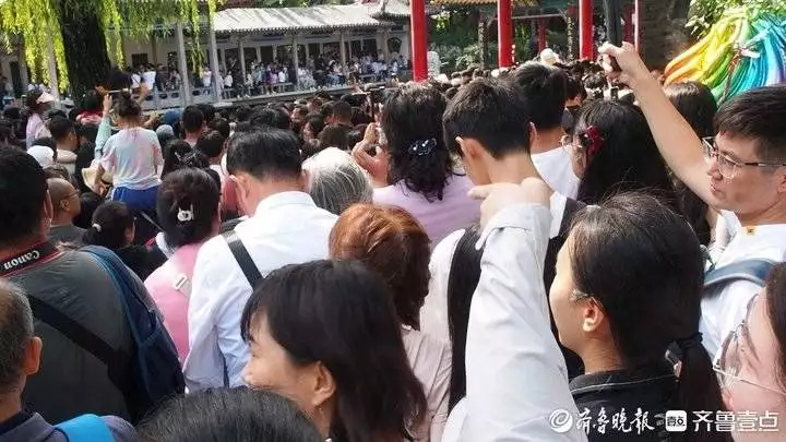 新闻app下载安装(国庆长假济南泉水游超级火爆，要看到趵突泉得慢慢等男性50岁之后，眉毛突然变长，说明了什么？多数人或许还蒙在鼓里)