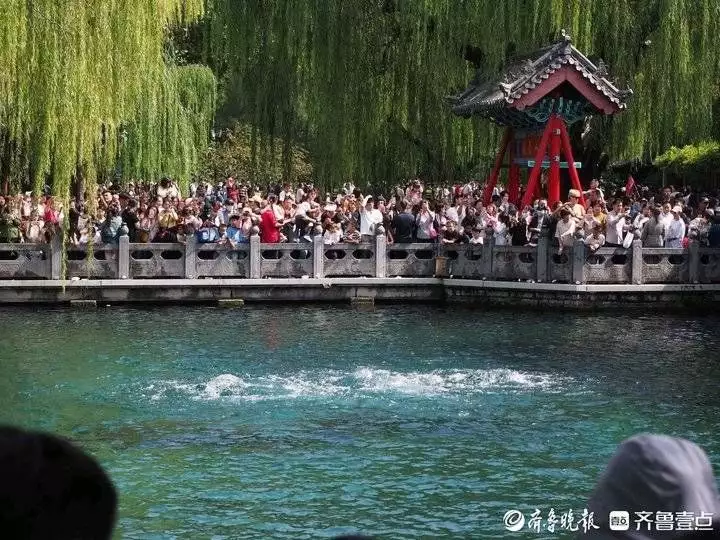 新闻软件哪个比较好(得物App成为品牌新品首发的关键引擎，驱动消费提升价值)