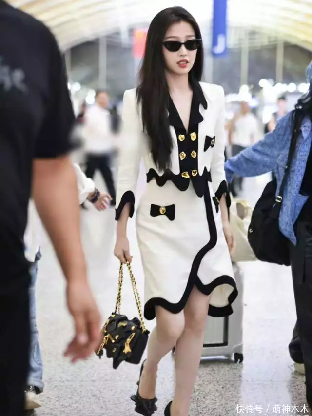 新闻news图片(太讽刺！虞书欣一身大牌赶赴时装周，父母欠债百万不还再上新闻初中生间“毒友谊”兴起，比“早恋”影响都大，家长要重视)