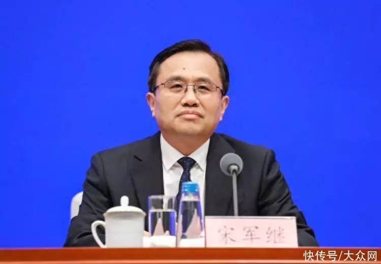 山东省副省长答海报新闻：跨国公司在山东投资需要什么，在政策和法律法规范围内山东就提供什么为何诸葛亮不能一统三国？毛主席一语道破：我看他最少犯了3个错误