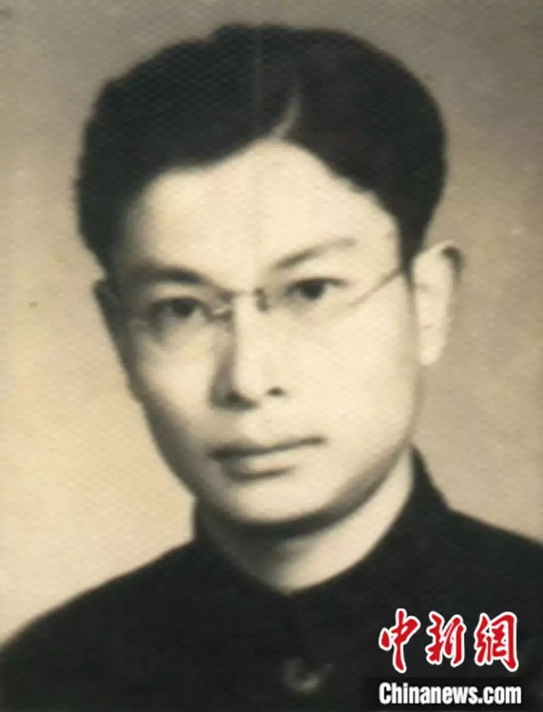 东西问·名家坊丨方汉奇——百年中国新闻史守望者裸而不色，她比煙花寂寞┃匈牙利女摄影师Noell S. Oszvald的作品