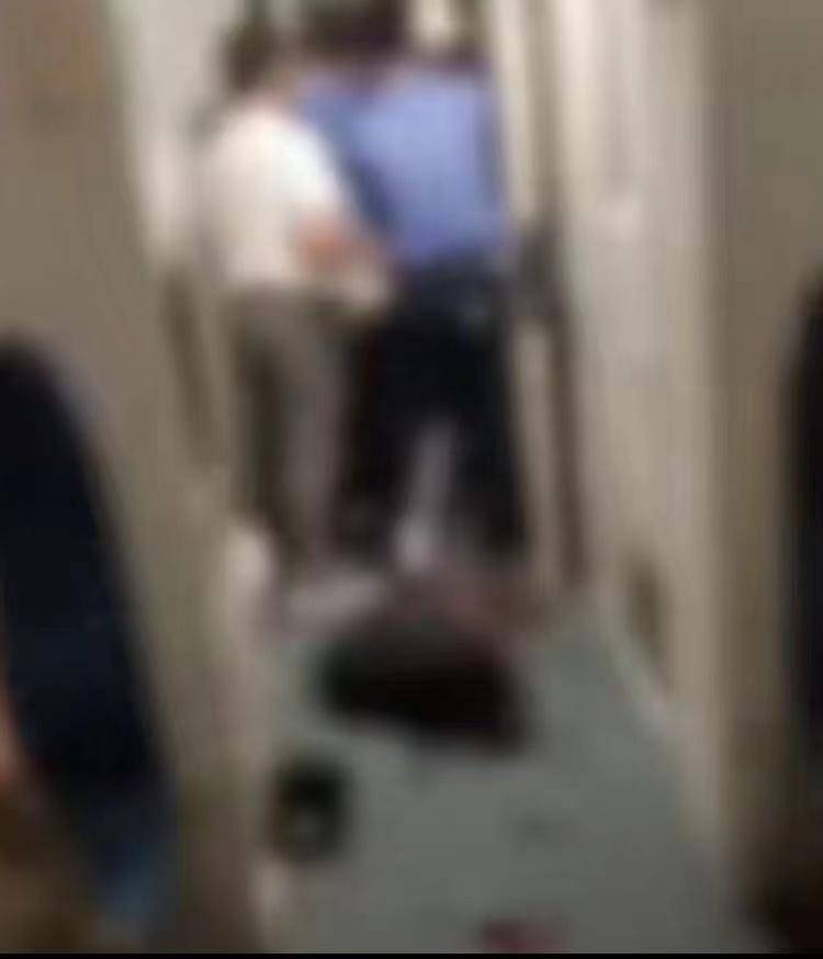 男子在K435次列车持刀杀人！安检不到位相关责任人被追责 