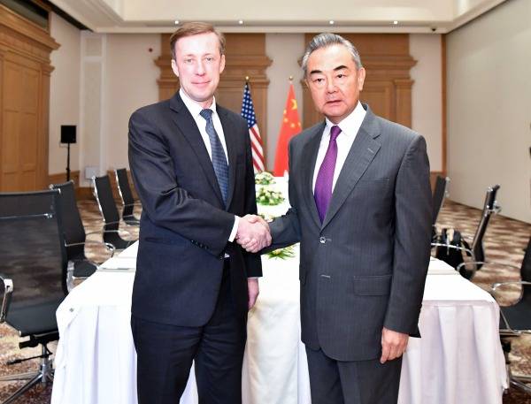美联储调查显示：八成美国家庭手头“已无闲钱” 