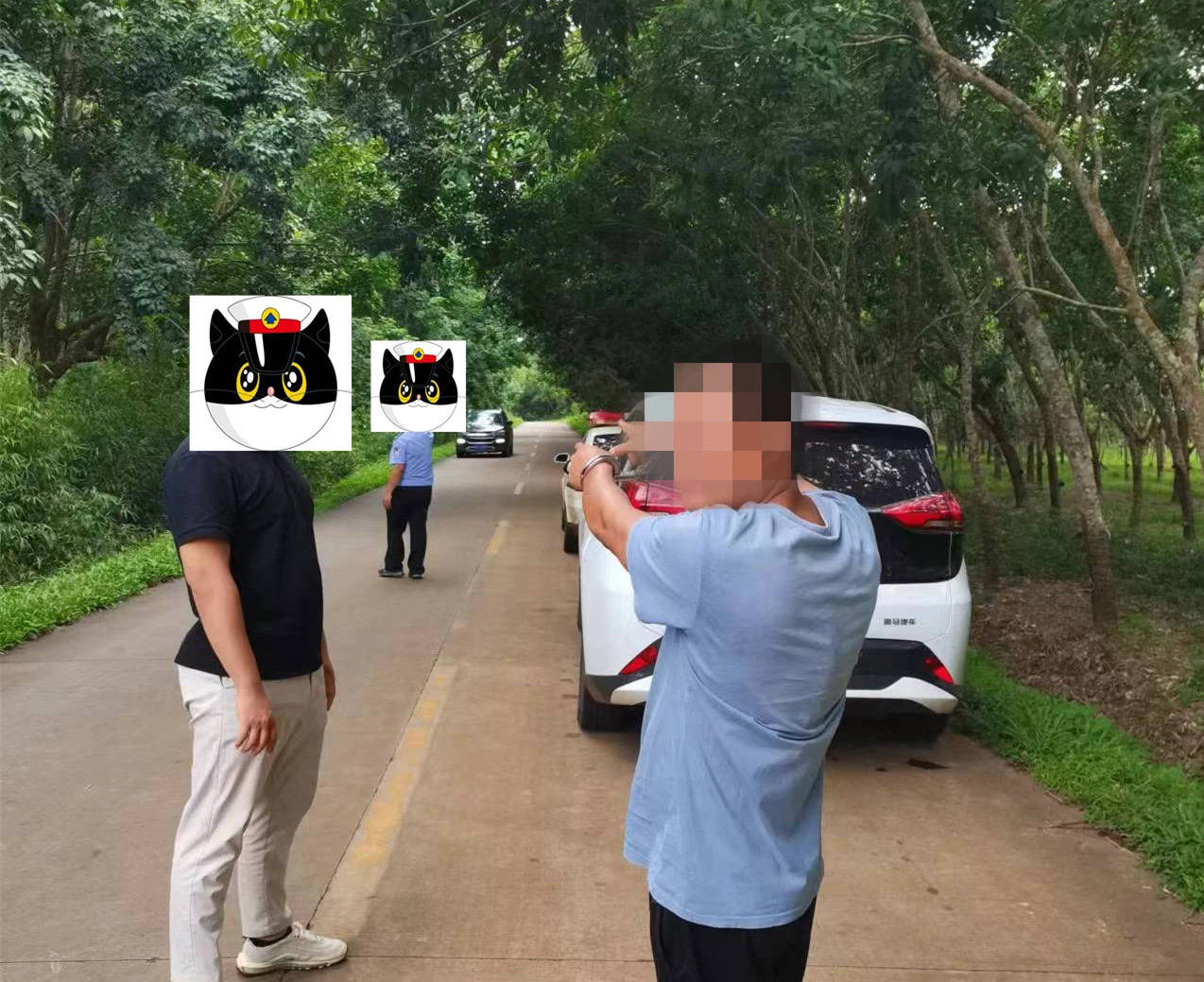 男子骑摩托车拦路抢劫女性首饰，被警方抓获 