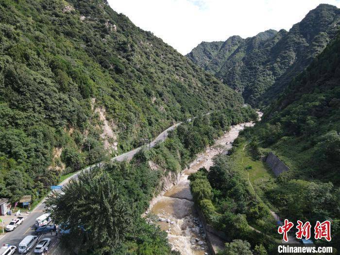 西安喂子坪村突发山洪泥石流 当地村民“等待回家”