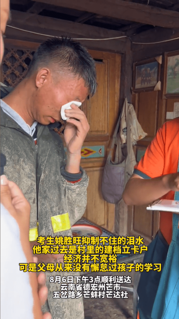 现场：土耳其一港口粮仓剧烈爆炸致10伤 巨响后升起滚滚浓烟 