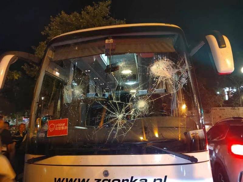 中国游客在法国遭遇袭击，批评旅行社擅自修改行程，已前往瑞士未返回国内