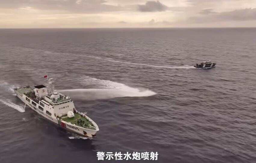现场画面曝光!菲律宾公务船危险冲撞中国海警船,中方实施水炮喷射
后菲方举白旗